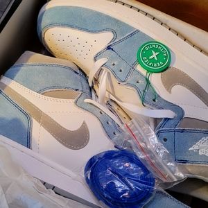 Air Jordan 1 Retro High OG 'Hyper Royal'